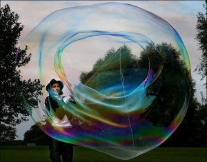 огромные мыльные пузыри